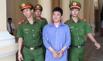 Cho vay tín dụng đen, bị con nợ vác búa đập chết