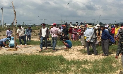 Tá hỏa phát hiện thi thể nam thanh niên dưới mương nước