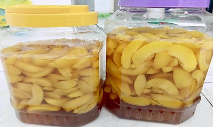 Bác sĩ cảnh báo nguy cơ có thể xảy ra đối với sức khỏe khi dùng trà đào nhà làm