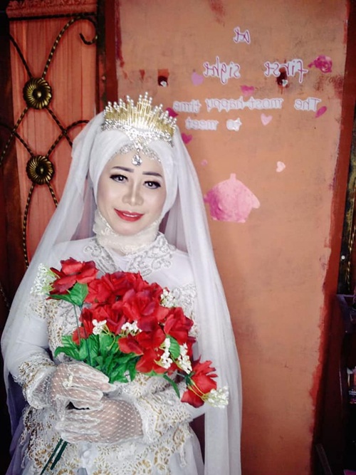 Đám cưới gây sốc khi có một chú rể, hai cô dâu - 3