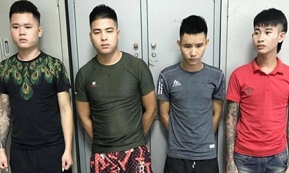 Bắt nhóm đối tượng cho vay nặng lãi, ném chất thải vào nhà dân