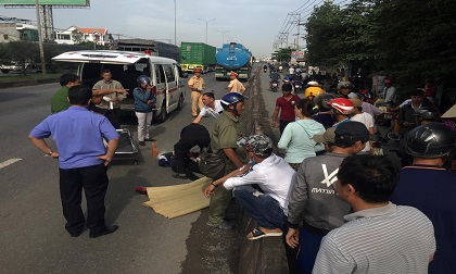 Chạy vào làn ô tô, nam thanh niên chết thảm sau va chạm xe bồn