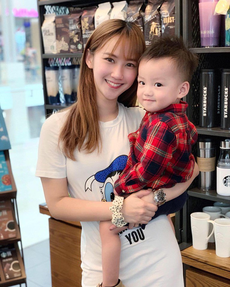 hotgirl duoc co truong mh370 nhan tin tan tinh da lam me, nhin mat con trai ma bat ngo - 7
