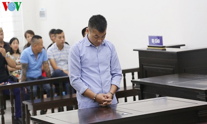 Kẻ côn đồ giết người rồi khai “nạn nhân ngã trúng dao”