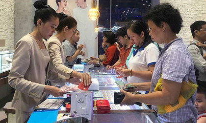 Giá vàng tăng sốc, có nên đổ tiền mua?