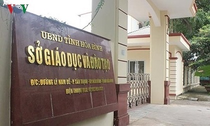 Khai trừ Đảng 2 cán bộ trong vụ gian lận thi cử ở Hòa Bình