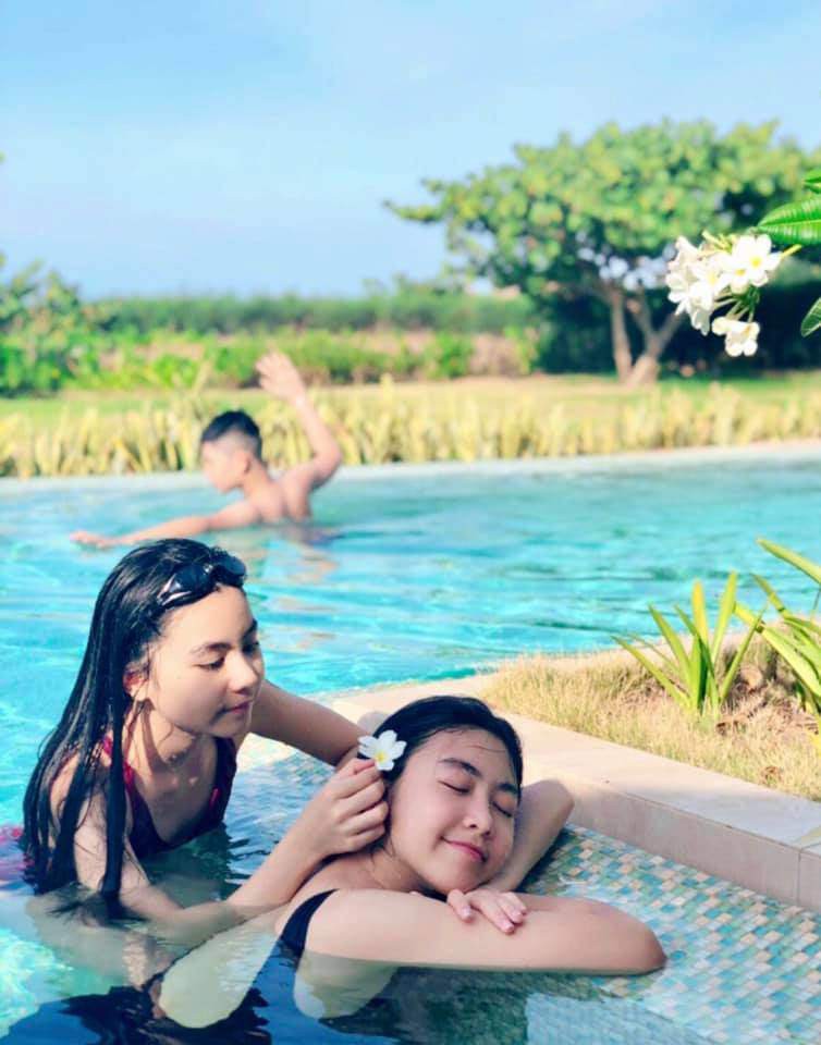 'Công chúa' 14 tuổi nhà Quyền Linh thả dáng với bikini, ai cũng tấm tắc khen dáng vóc như Hoa hậu tương lai - 1