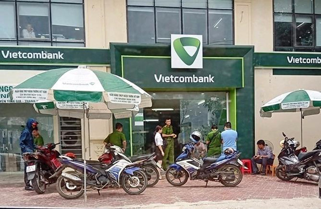 Sung no lien tiep khi cuop xong vao ngan hang Vietcombank o Thanh Hoa hinh anh 1