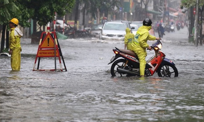 Vì sao mưa một tiếng, Hà Nội ngập cả chiều?