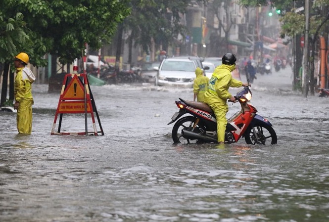 Vì sao mưa một tiếng, Hà Nội ngập cả chiều? - 1
