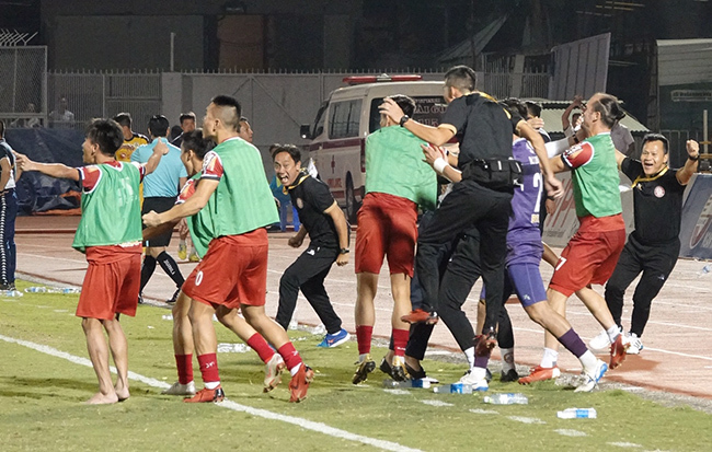 Từ 'chung kết sớm', V-League hồi sinh vì 'bóng đá trân trọng'