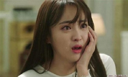 Tôi đau điếng vì bị mẹ chồng vạch trần quá khứ đen tối đúng đêm tân hôn, lĩnh cú tát trời giáng từ chồng rồi lao ra khỏi nhà
