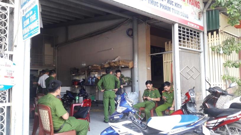 nam thanh nien mang 10 lit xang dot nha khien 5 nguoi nguy kich hinh anh 2