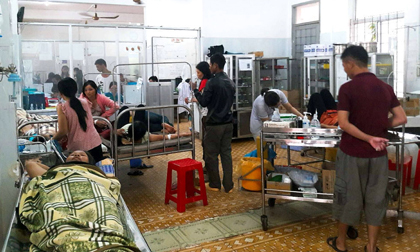 300 người ngộ độc vì ăn gỏi hải sản tại tiệc cưới