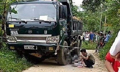 Bé gái lớp 6 bị xe tải cán tử vong trên đường đi tập trung về