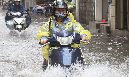 Bão số 3 suy yếu, Hà Nội vẫn mưa to, nguy cơ ngập nhiều phố