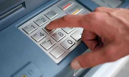 Ngân hàng cảnh báo các chiêu thức lừa tiền trong thẻ ATM