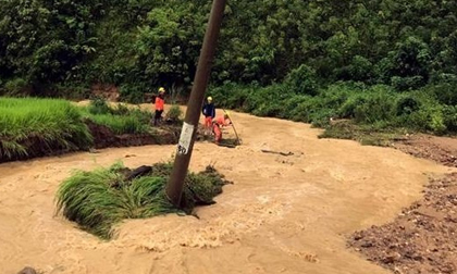 Hai em nhỏ bị lũ cuốn trôi, mới tìm thấy thi thể một nạn nhân