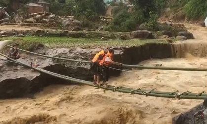 Dự báo thời tiết 4/8, Hà Nội mưa gió mịt mù