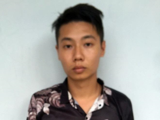 thanh nien mang sung uy hiep, cuop tien cua tai xe taxi hinh anh 1