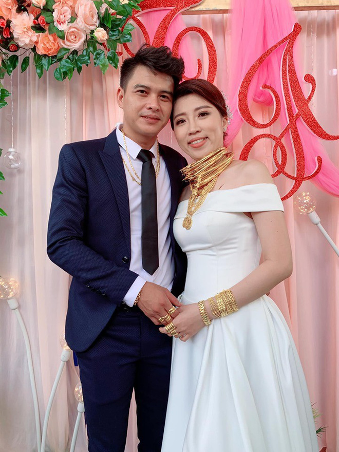 Những cô dâu 'số hưởng' với vòng vàng trĩu cổ: 'Gánh' nặng vậy ai cũng nguyện ý lấy chồng! - 1