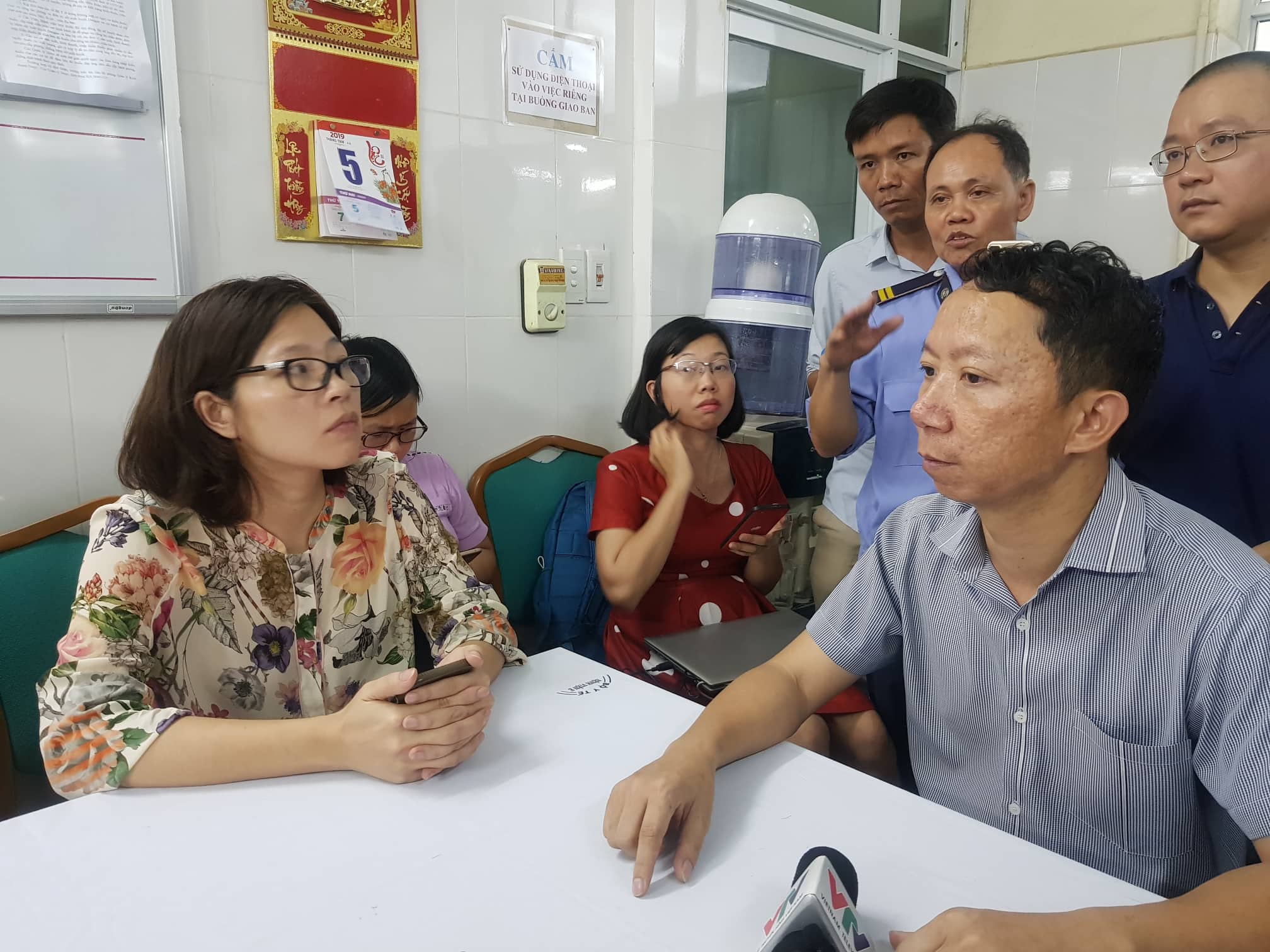 hanh trinh dua don be trai lop 1 tu nha toi khi phat hien tu vong trong o to hinh anh 1