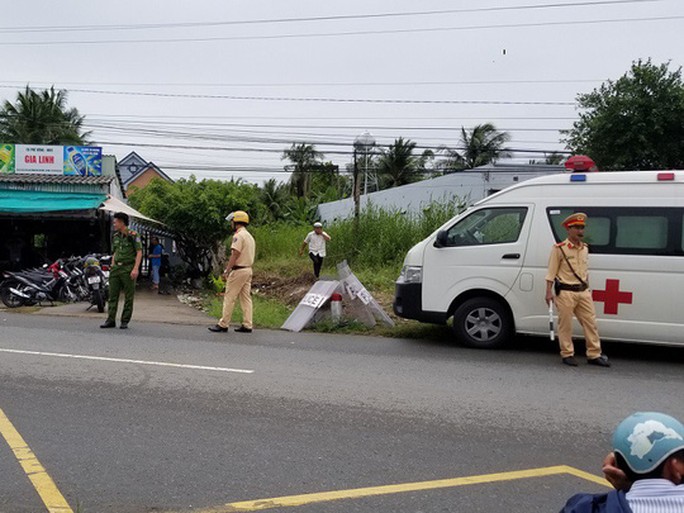 7 cán bộ đoàn cưỡng chế bị bỏng nặng do bị người dân dùng xăng phóng hỏa - Ảnh 1.