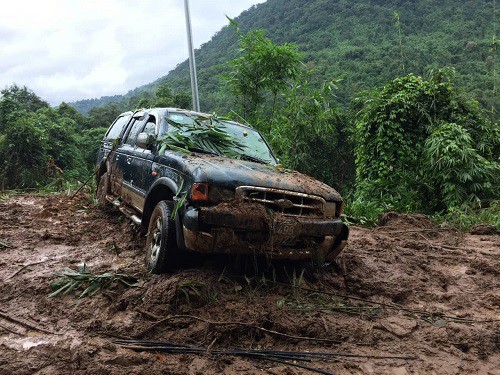 deo bao loc sat lo hang nghin khoi dat da, giao thong te liet hinh anh 2