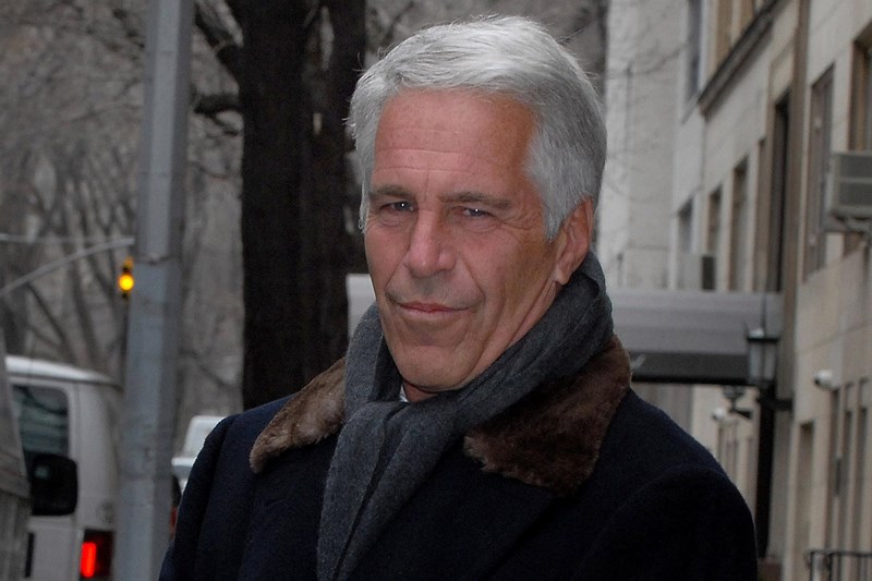 Tỉ phú ấu dâm Jeffrey Epstein tự sát trong tù  - ảnh 1