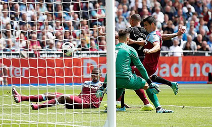 Sterling lập hattrick, Man City thắng tưng bừng 5-0 trận mở màn Ngoại hạng Anh