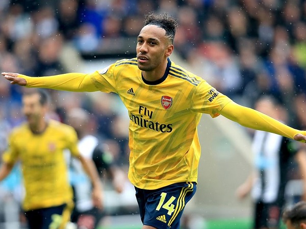 Aubameyang lập công, Arsenal khởi đầu Ngoại hạng Anh hoàn hảo