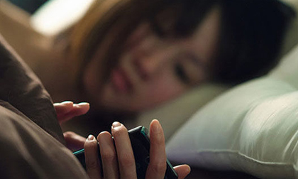 Muốn biết đàn ông có ngoại tình không, cứ xem điện thoại của họ là rõ