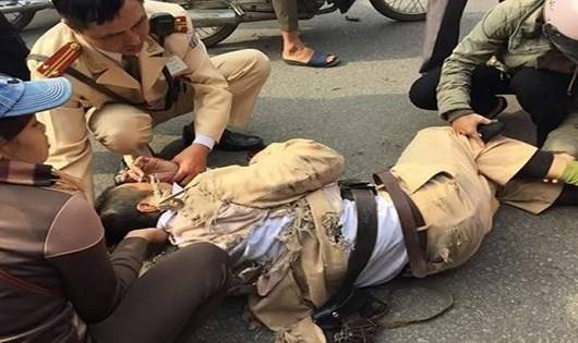 tong vao dai phan cach, 2 thuong uy cong an tu vong hinh anh 2