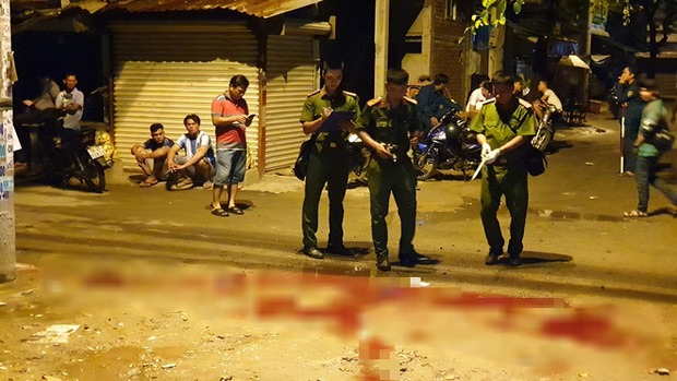Một thiếu niên 16 tuổi bị đâm tử vong trong vụ hỗn chiến kinh hoàng ở Sài Gòn Một thiếu niên 16 tuổi bị đâm tử vong trong vụ hỗn chiến kinh hoàng ở Sài Gòn