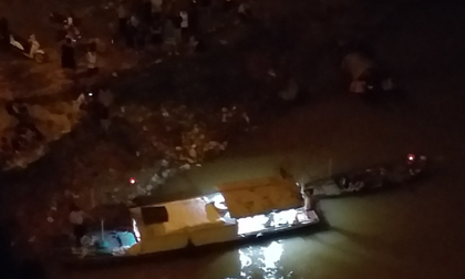 Hà Nội: Cô gái trẻ nghi đang mang thai nhảy cầu Vĩnh Tuy tự tử trong đêm