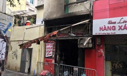 Cháy nhà bếp ở cửa hàng bánh trên phố cổ sau tiếng nổ lớn
