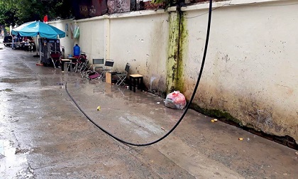 Dây điện rớt khiến khách uống cà phê ở Sài Gòn bị giật tử vong