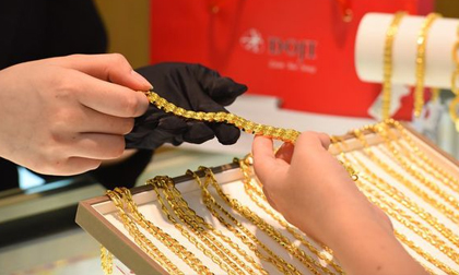 Giá vàng hôm nay 17/8, nỗi ám ảnh đẩy vàng tăng lên đỉnh