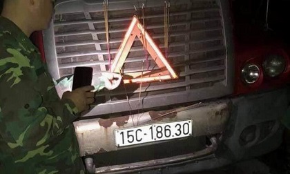 Một tài xế tử vong không rõ nguyên nhân trên xe container