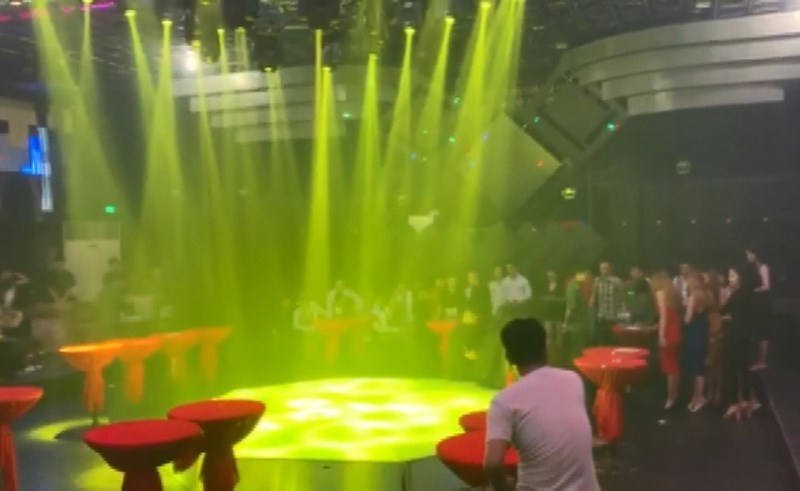 Hơn 100 người phê ma túy trong bar Diamond Luxury ở Bình Dương - ảnh 1