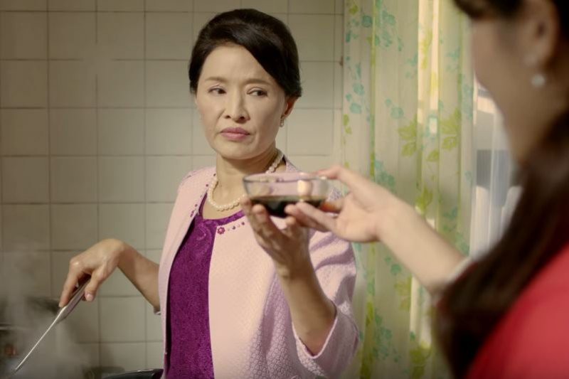 Phụ nữ sau khi sinh con, muốn biết địa vị của mình ở nhà chồng ra sao, ngồi vào bàn ăn sẽ rõ