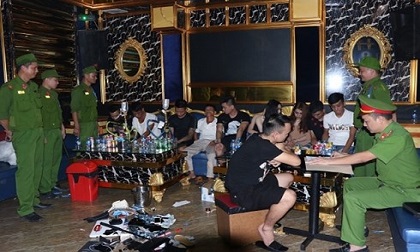 20 thanh niên Nghệ An 'chơi' ma túy tập thể trong quán karaoke ở Hà Tĩnh