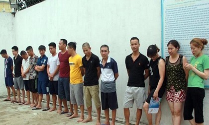Triệt phá sới bạc 'khủng' giữa cánh đồng