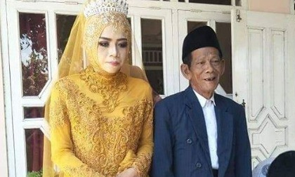 Hạ quyết tâm 'cưa đổ', cô gái 27 tuổi cưới được cụ ông hành nghề pháp sư 83 tuổi làm chồng