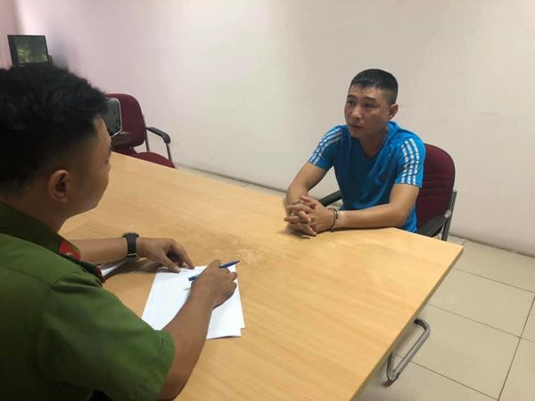 Võ Minh Đức tại cơ quan công an. Ảnh: Facebook Trần Tuyết Mai