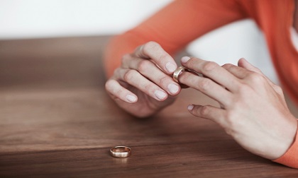 Phật dạy: 2 thứ không được nợ dù là người thân nhất, ai cũng nên khắc cốt ghi tâm