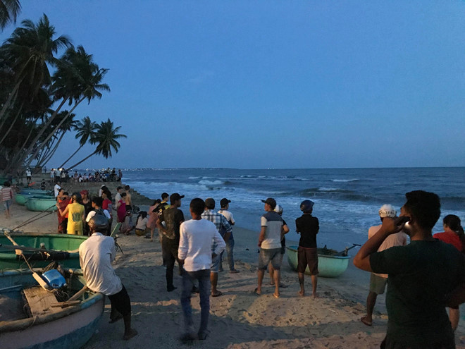 4 thanh nien 10X bi song cuon mat tich khi tam bien Phan Thiet hinh anh 1 