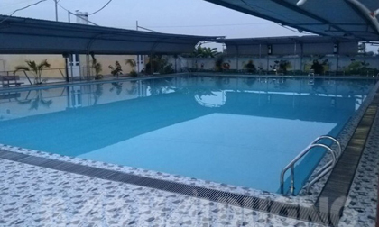 Bé trai bị đuối nước trong bể bơi tại khu vui chơi ở Hải Dương