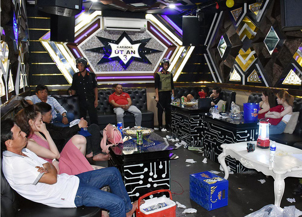 Nam thanh nữ tú phê ma túy trong phòng VIP quán karaoke ở miền Tây