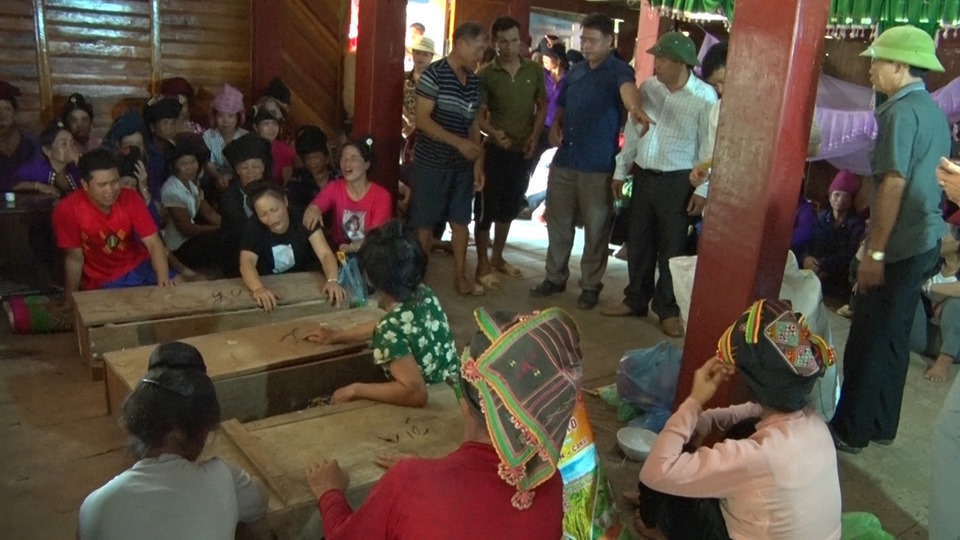 3 tre nho tu vong thuong tam duoi ao ca hinh anh 2